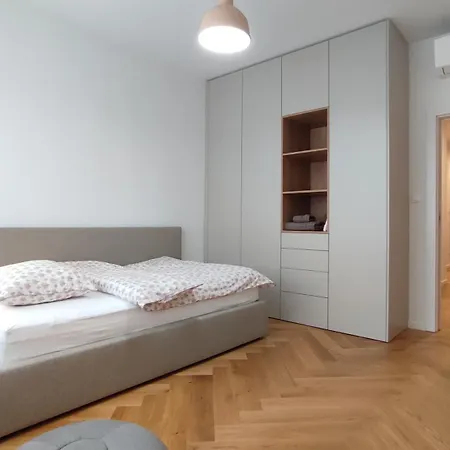 Apartment Oldtown 130m2 ,60m2 Terrace And 2 Bathrooms Pressburg