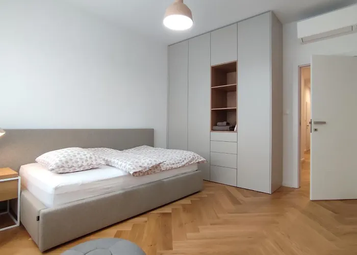 Apartamento Oldtown 130m2 ,60m2 Terrace And 2 Bathrooms Bratislava