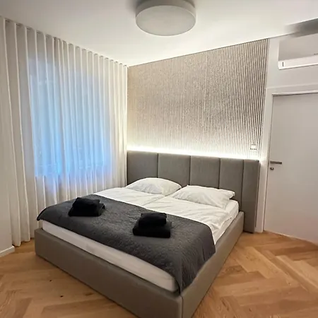 Oldtown 130m2 ,60m2 Terrace And 2 Bathrooms * Μπρατισλάβα