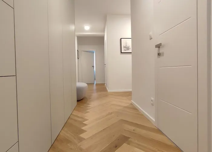 Oldtown 130m2 ,60m2 Terrace And 2 Bathrooms شقة براتسيلافا