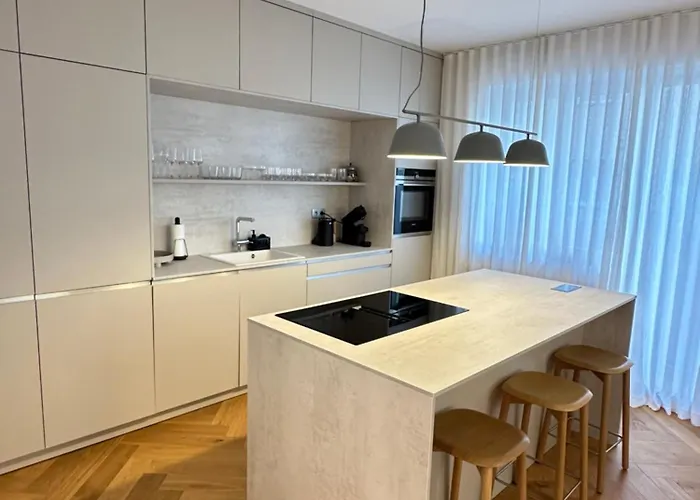 Oldtown 130m2 ,60m2 Terrace And 2 Bathrooms شقة براتسيلافا